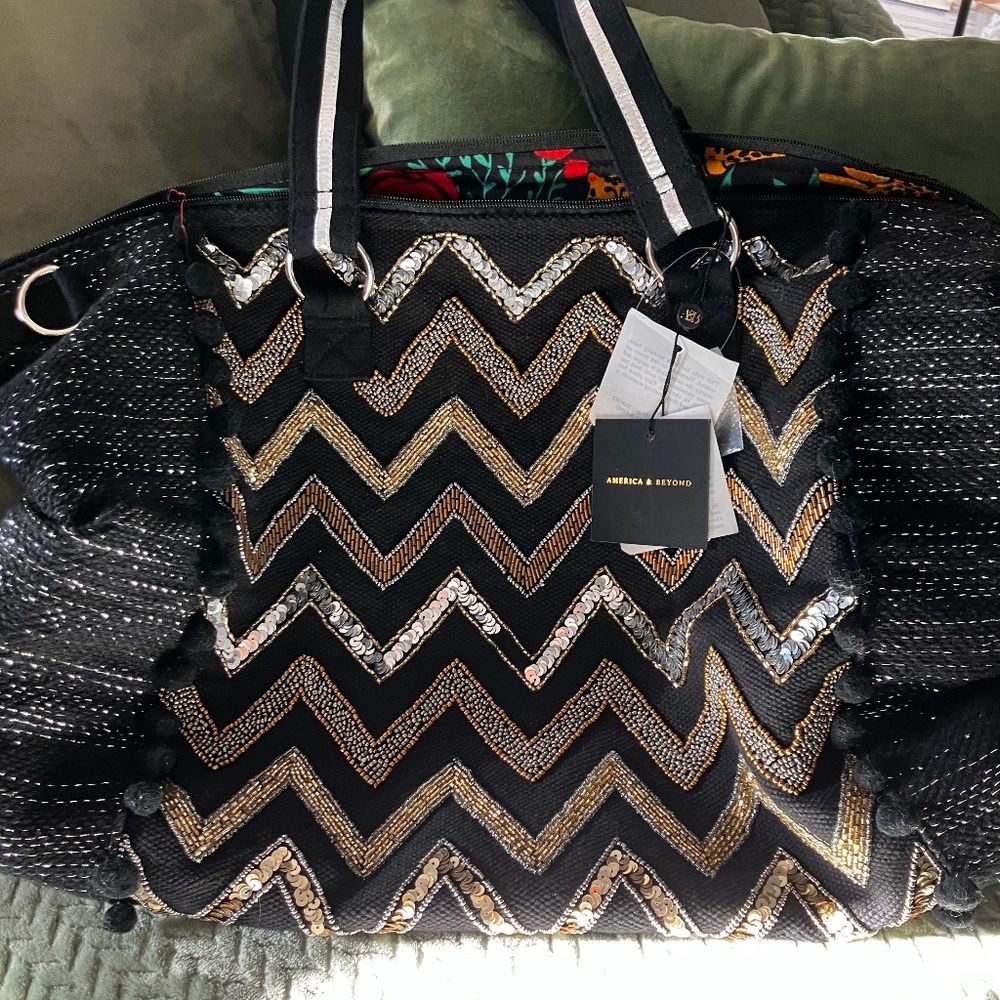 NEW America & Beyond Large duffel bag 25" x 15" x 7.25"; Pouch 10" x 6.5" x 4”